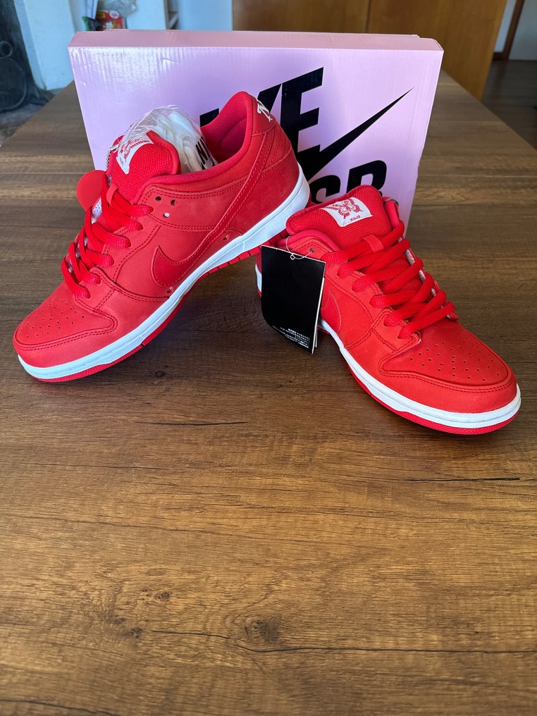 Nike 42.5 size in us sales